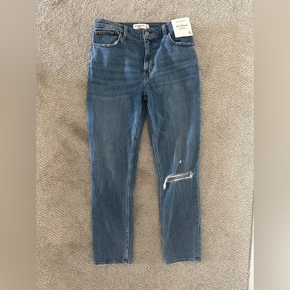 Abercrombie & Fitch The Skinny High Rise - size 28/6 - NWT